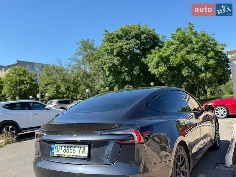 Седан Tesla Model 3 2024 в Одесі