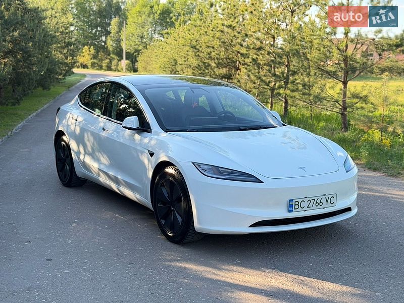 Седан Tesla Model 3 2024 в Львові