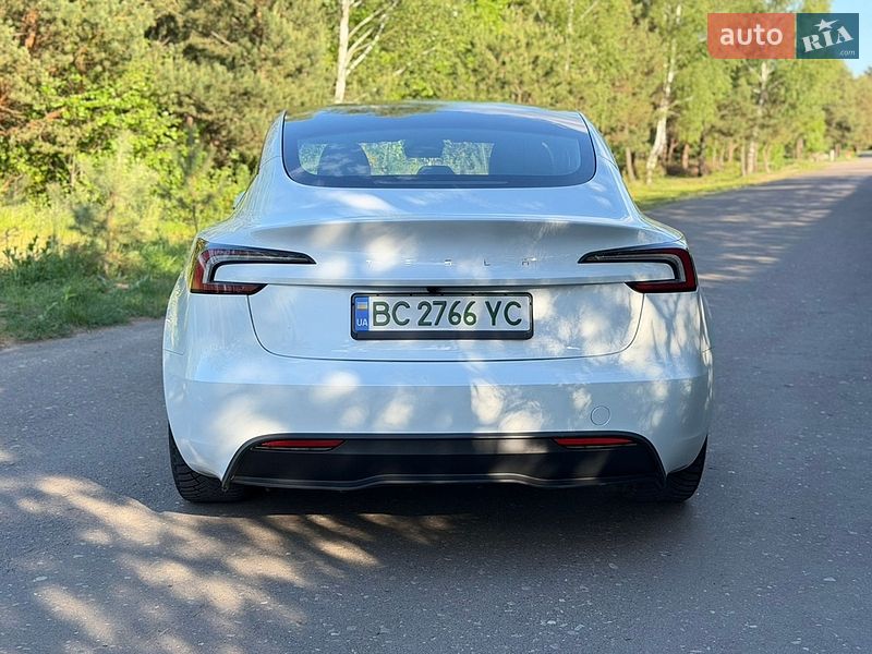 Седан Tesla Model 3 2024 в Львові
