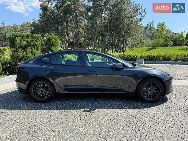 Седан Tesla Model 3 2025 в Днепре