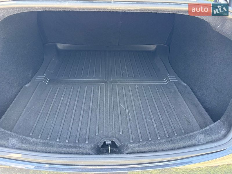 Седан Tesla Model 3 2025 в Днепре