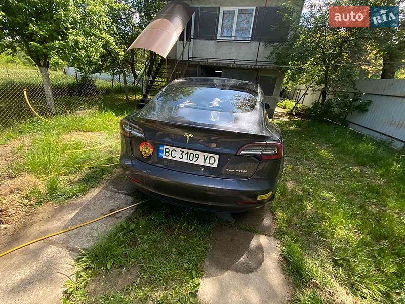 Седан Tesla Model 3 2022 в Львові