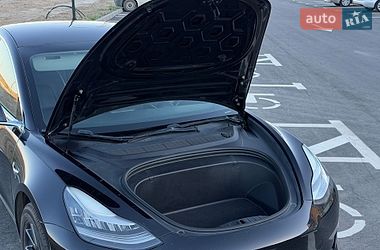 Седан Tesla Model 3 2019 в Рівному