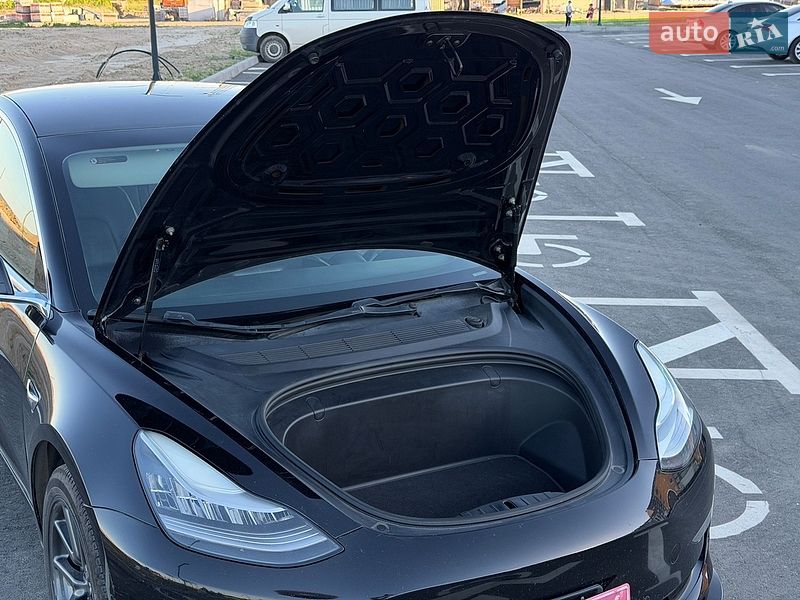 Седан Tesla Model 3 2019 в Рівному