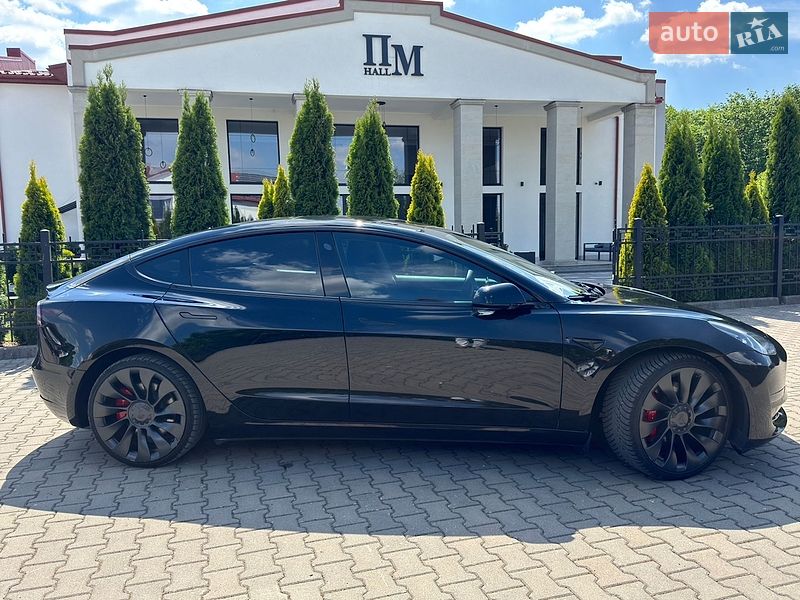 Седан Tesla Model 3 2022 в Стрые