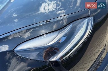 Седан Tesla Model 3 2022 в Стрые