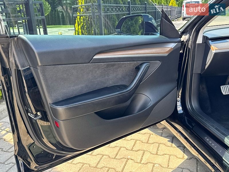 Седан Tesla Model 3 2022 в Стрые