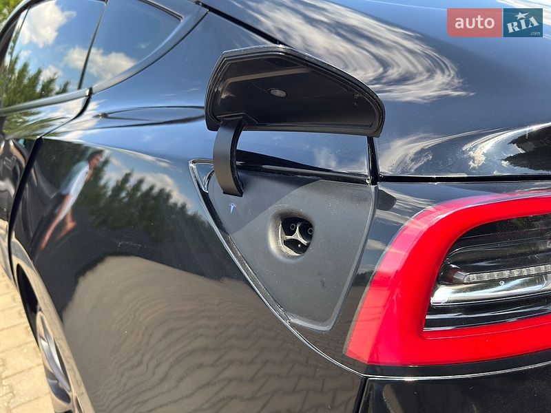 Седан Tesla Model 3 2022 в Стрые