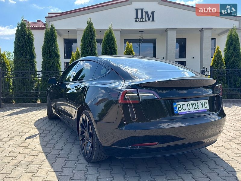 Седан Tesla Model 3 2022 в Стрые
