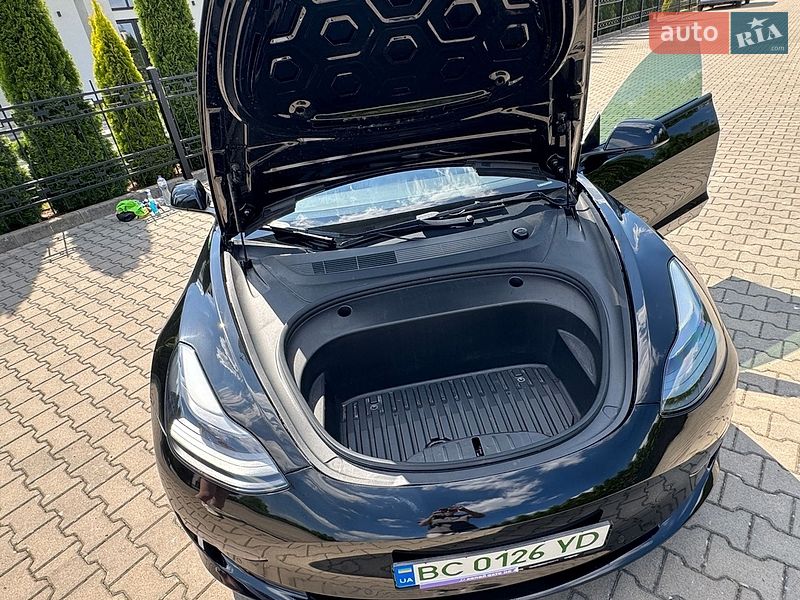 Седан Tesla Model 3 2022 в Стрые