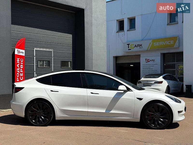 Седан Tesla Model 3 2023 в Киеве