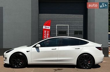 Седан Tesla Model 3 2023 в Киеве