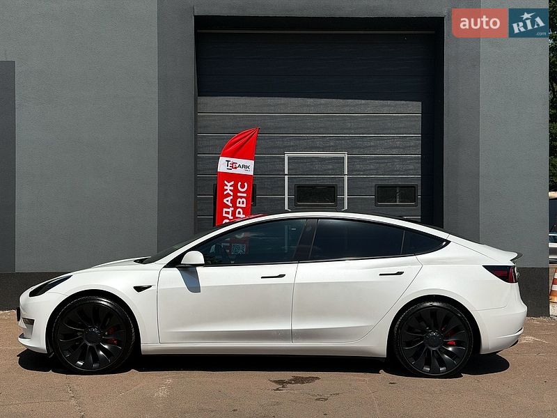 Седан Tesla Model 3 2023 в Киеве