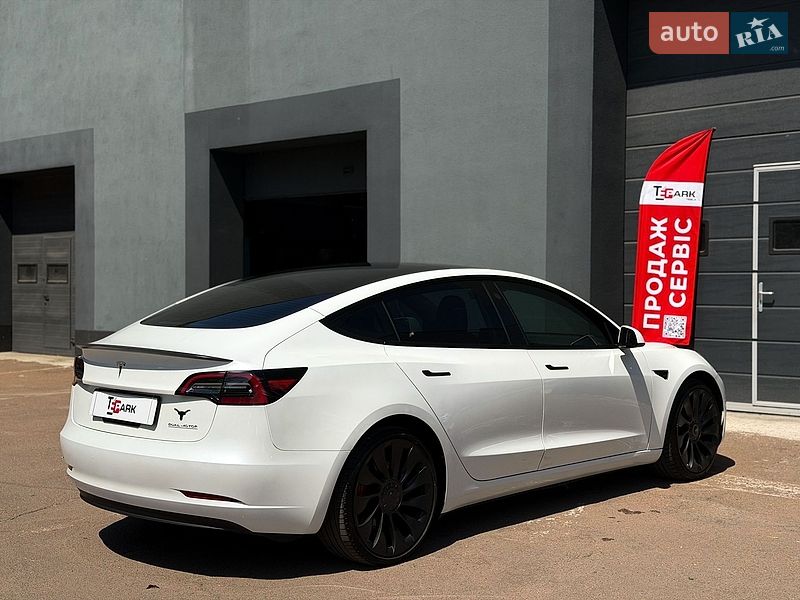 Седан Tesla Model 3 2023 в Киеве