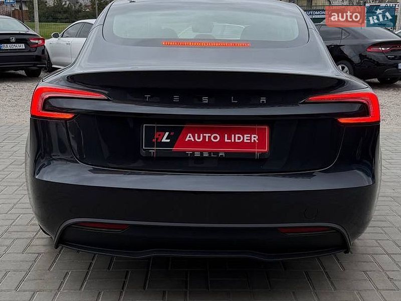 Седан Tesla Model 3 2024 в Кропивницькому