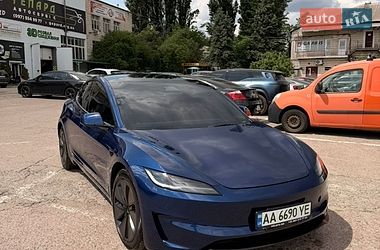 Седан Tesla Model 3 2024 в Киеве