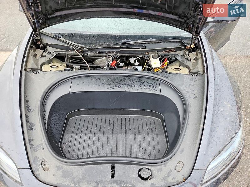 Седан Tesla Model 3 2024 в Киеве