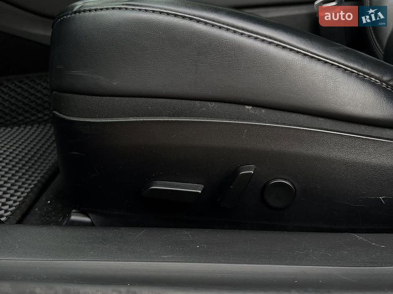 Седан Tesla Model 3 2020 в Львове