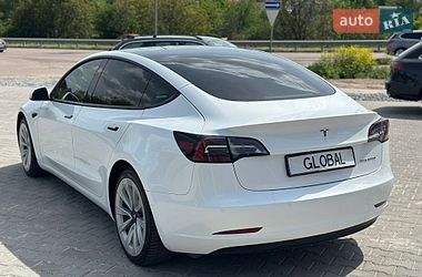 Седан Tesla Model 3 2021 в Ровно
