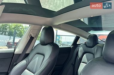 Седан Tesla Model 3 2021 в Ровно