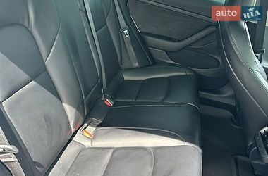 Седан Tesla Model 3 2021 в Ровно