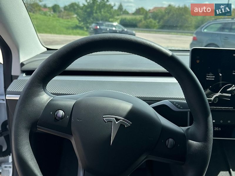 Седан Tesla Model 3 2021 в Ровно