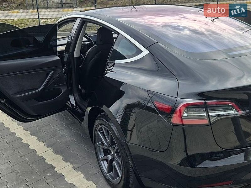 Седан Tesla Model 3 2018 в Ирпене
