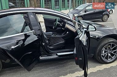 Седан Tesla Model 3 2018 в Ирпене
