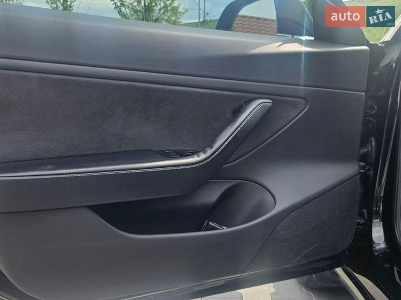 Седан Tesla Model 3 2018 в Ирпене