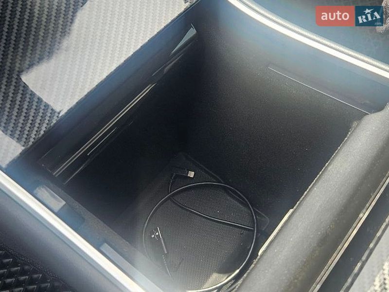 Седан Tesla Model 3 2018 в Ирпене