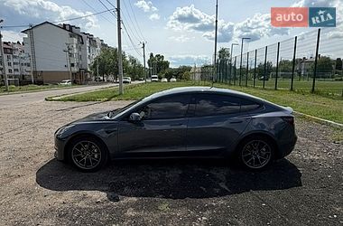 Седан Tesla Model 3 2022 в Киеве
