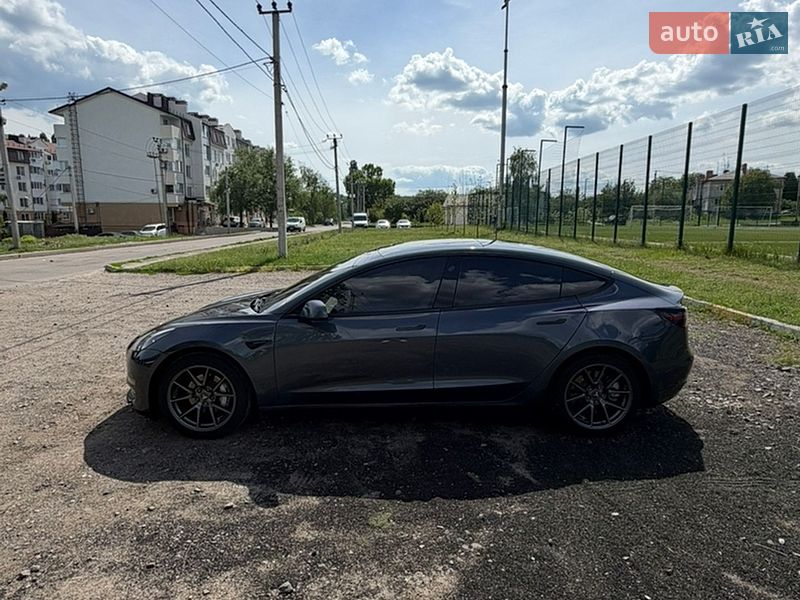 Седан Tesla Model 3 2022 в Киеве
