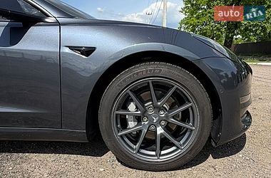 Седан Tesla Model 3 2022 в Киеве