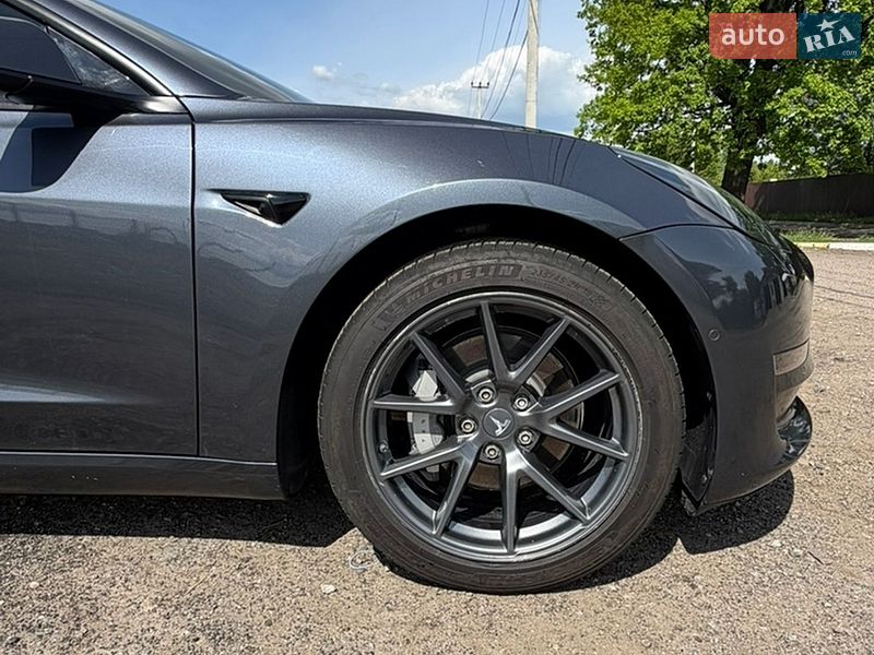 Седан Tesla Model 3 2022 в Киеве