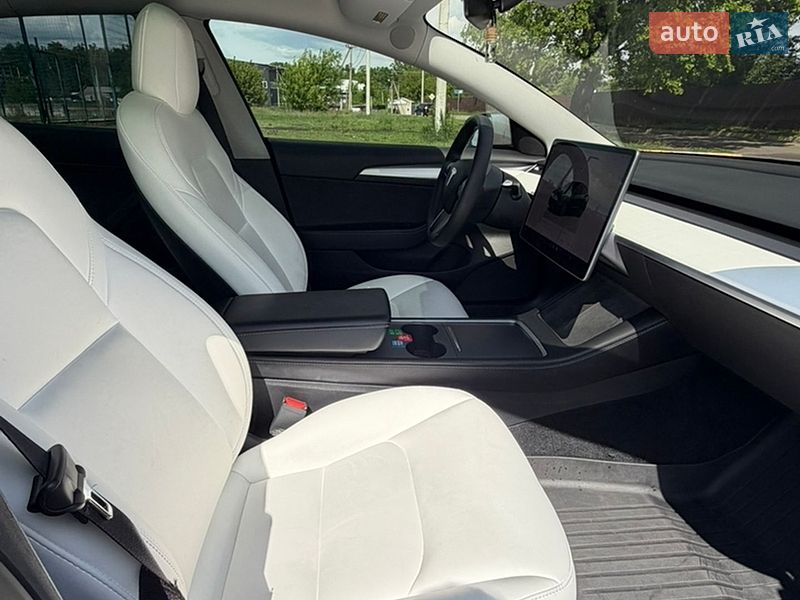 Седан Tesla Model 3 2022 в Киеве