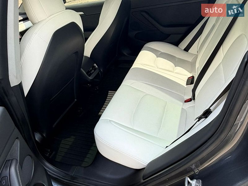 Седан Tesla Model 3 2022 в Киеве