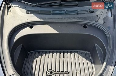 Седан Tesla Model 3 2022 в Киеве