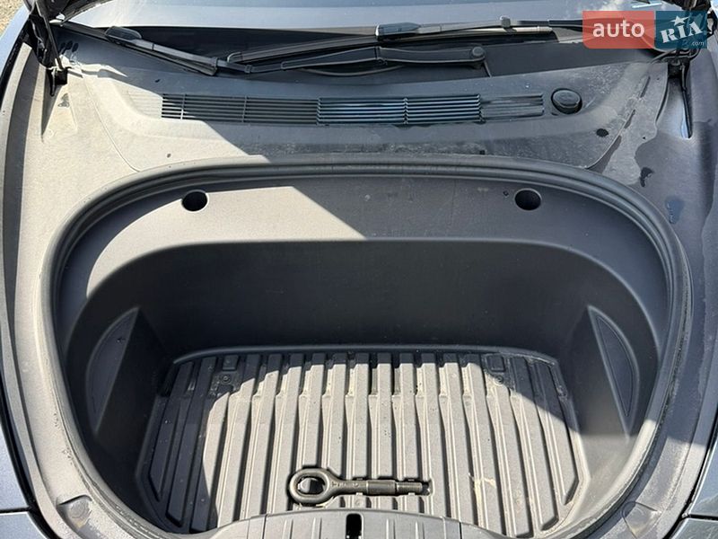 Седан Tesla Model 3 2022 в Киеве