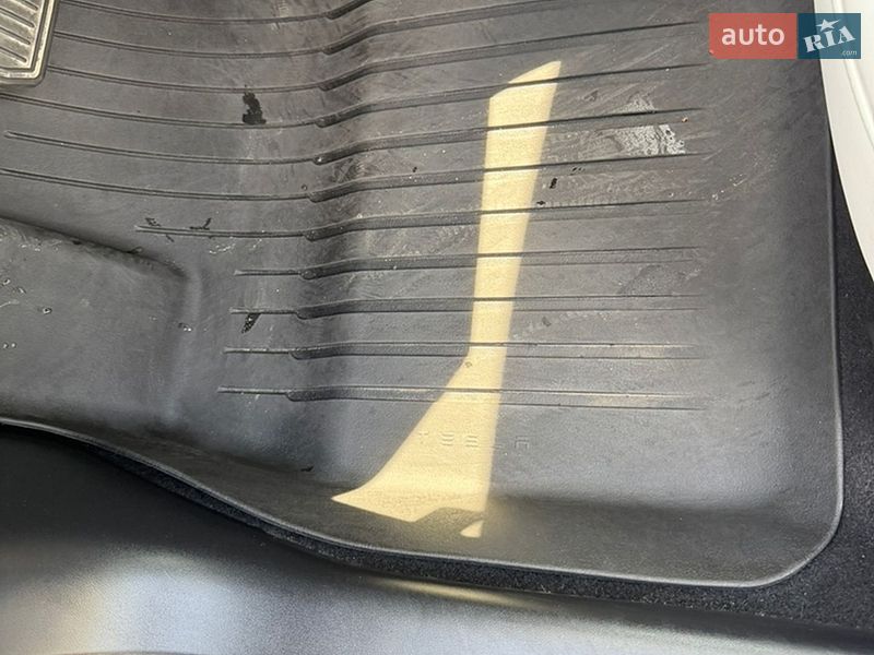 Седан Tesla Model 3 2022 в Киеве