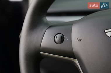 Седан Tesla Model 3 2023 в Києві