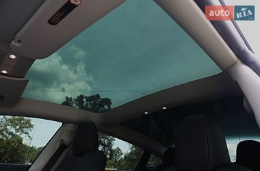 Седан Tesla Model 3 2023 в Києві