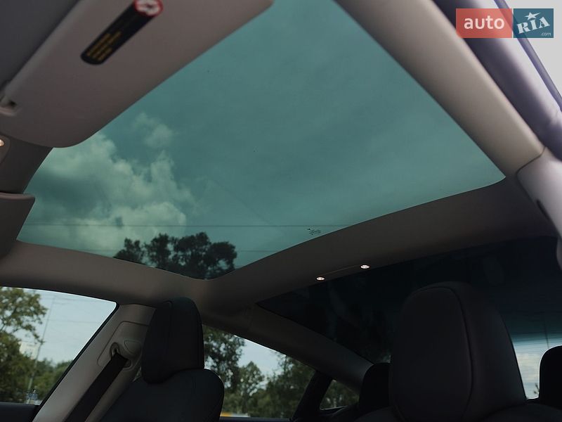 Седан Tesla Model 3 2023 в Києві
