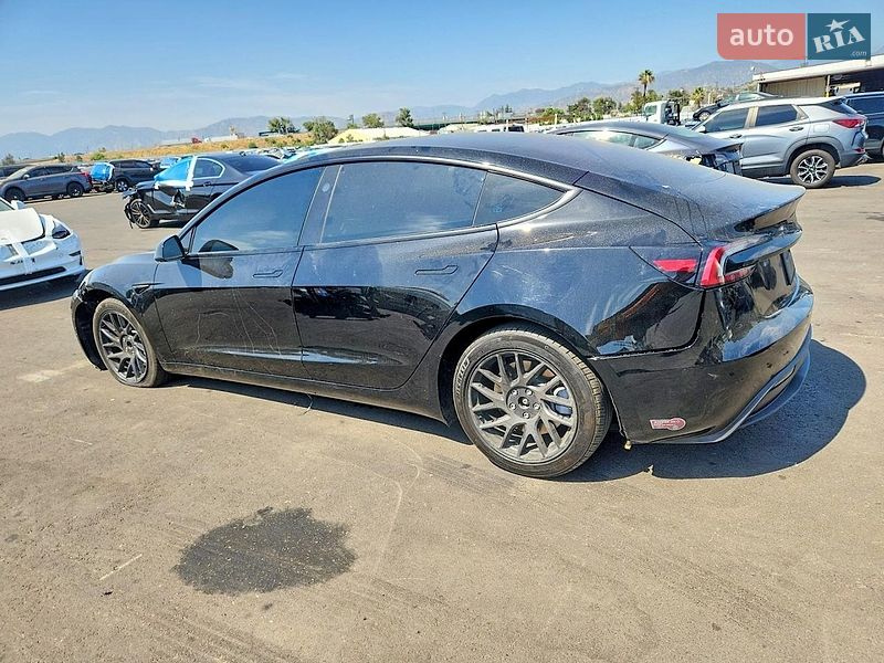 Седан Tesla Model 3 2024 в Львове