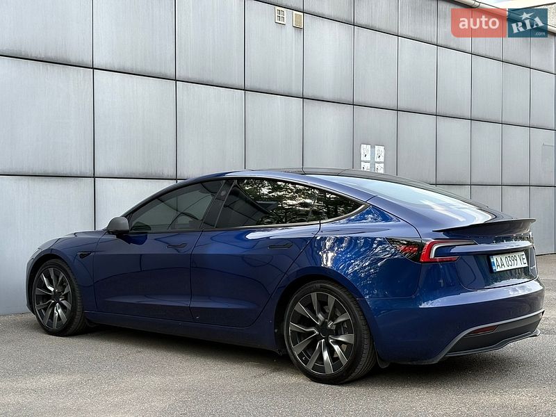 Седан Tesla Model 3 2024 в Києві