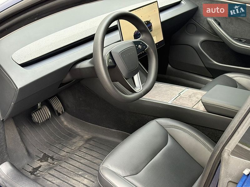 Седан Tesla Model 3 2024 в Києві