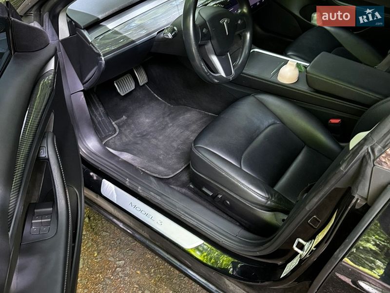 Седан Tesla Model 3 2018 в Луцьку