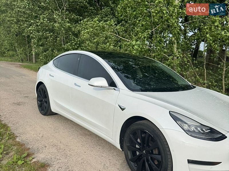 Седан Tesla Model 3 2019 в Василькові