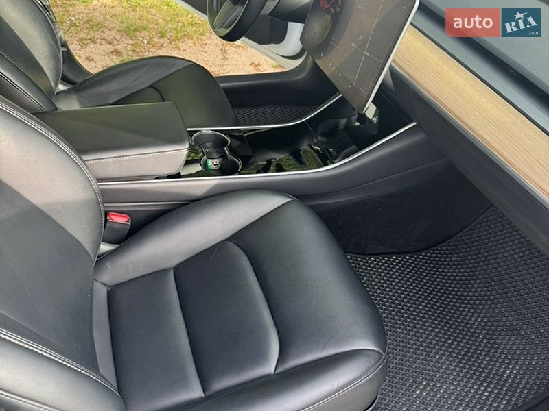Седан Tesla Model 3 2019 в Василькові