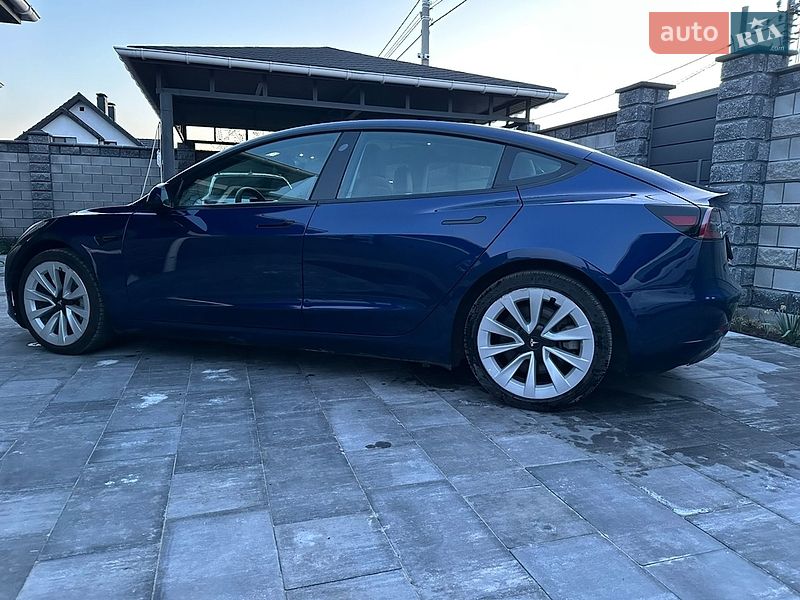 Седан Tesla Model 3 2022 в Киеве