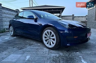 Седан Tesla Model 3 2022 в Киеве